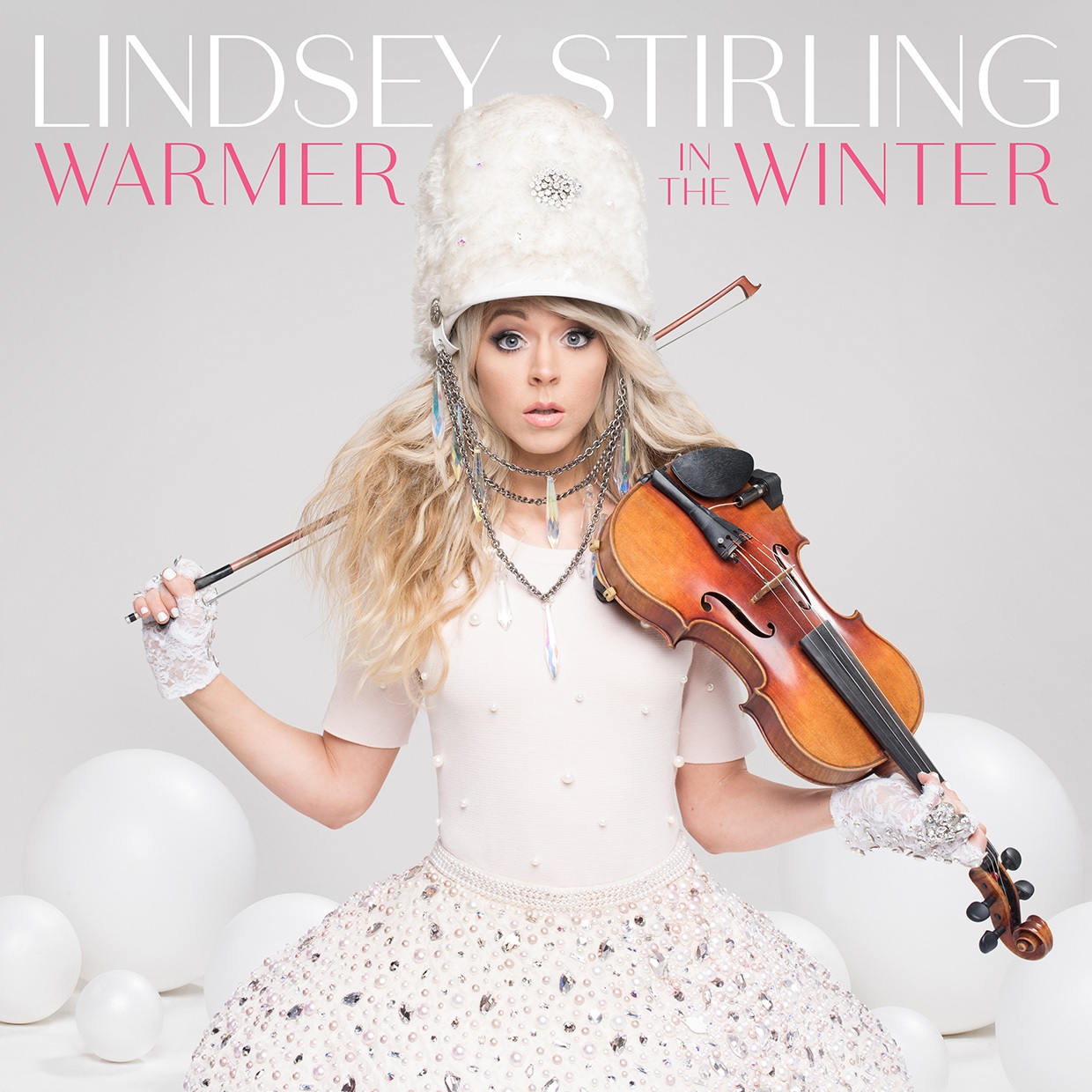 Lindsey Stirling e seu violino criam novos clássicos de Natal no álbum