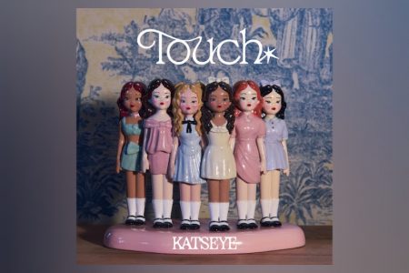 KATSEYE apresenta seu novo single “Touch”, juntamente com o videoclipe