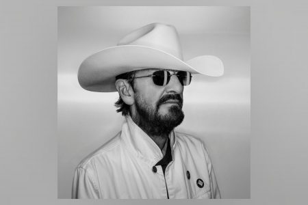 Ringo Starr anuncia seu novo album country, “Look Up”, produzido e com a parceira de composição de T Bone Burnett