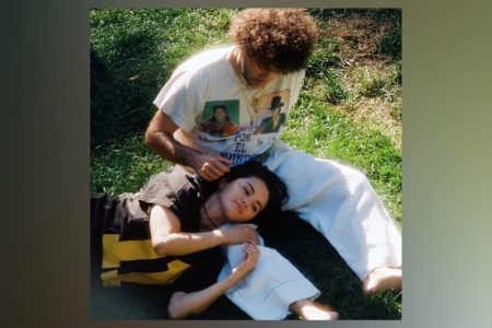 Selena Gomez e benny blanco lançam o novo álbum “I Said I Love You First”